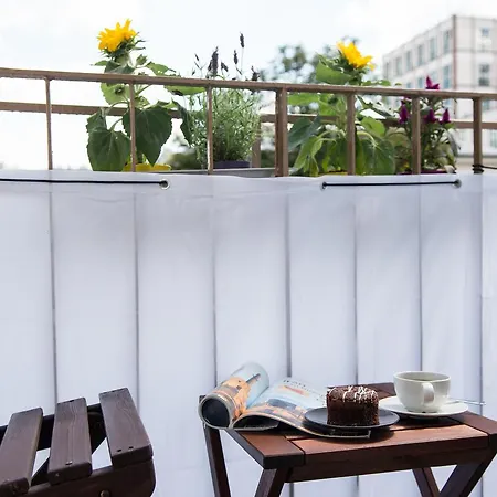 We Metro Centrum Apartment *